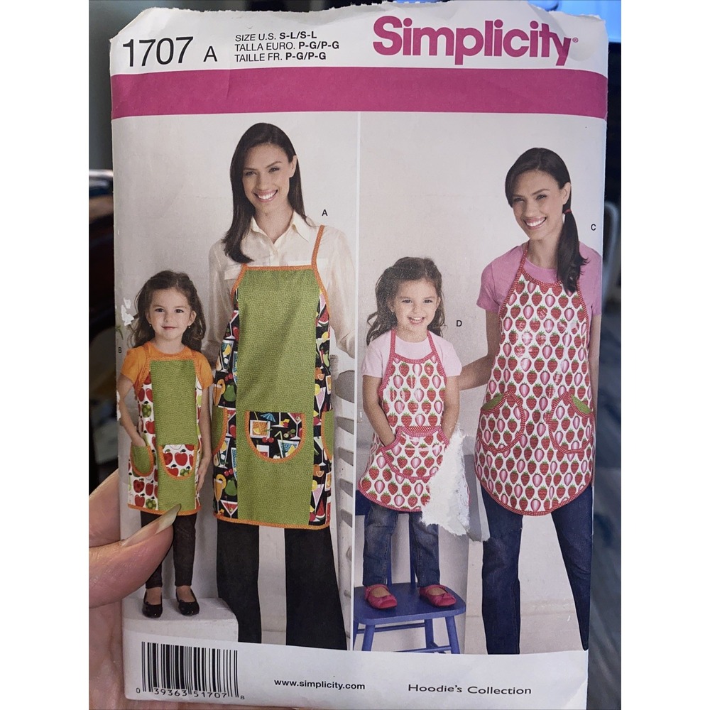 Simplicity 1707 Women's Child's Apron Sewing Pattern Full 2 Styles Size S-L Cut